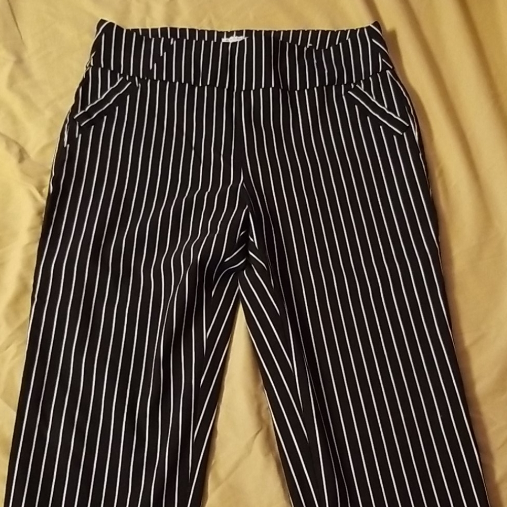 Black and white pull on stretchy pants
